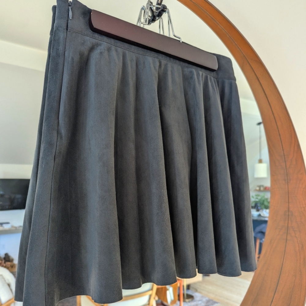 Vineyard Vines Faux Suede Pleated Skirt